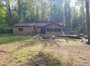 E7140 Doe Lake Rd, Munising, MI 49862