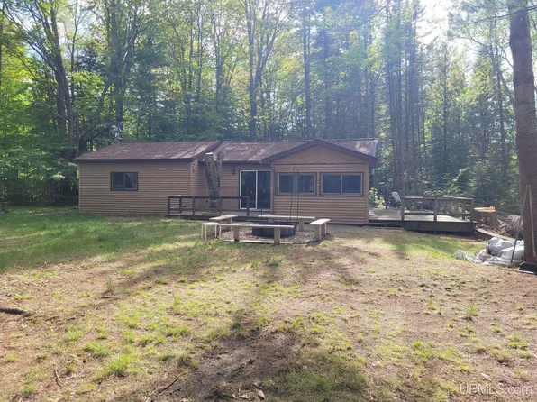 E7140 Doe Lake Rd, Munising, MI 49862