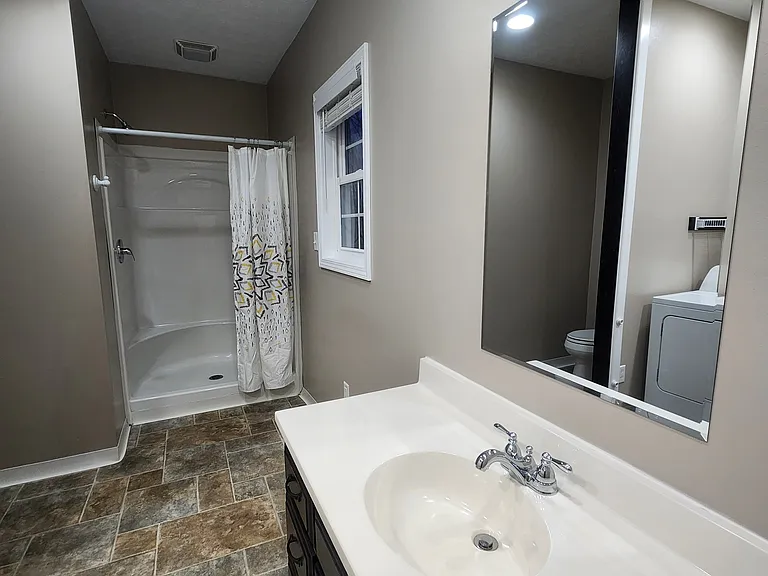 609 S Main St #B — Photo 6
