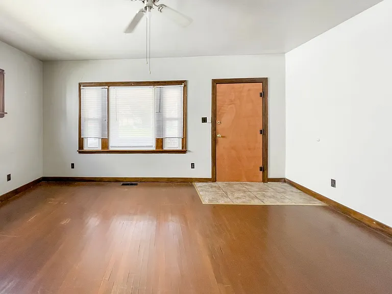 225 S College Ave — Photo 2