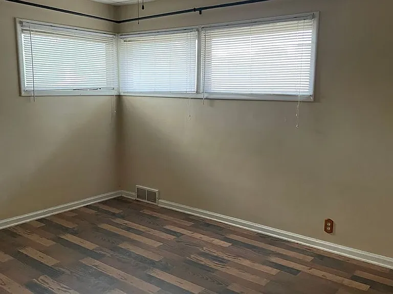 9202 Pacific St — Photo 11