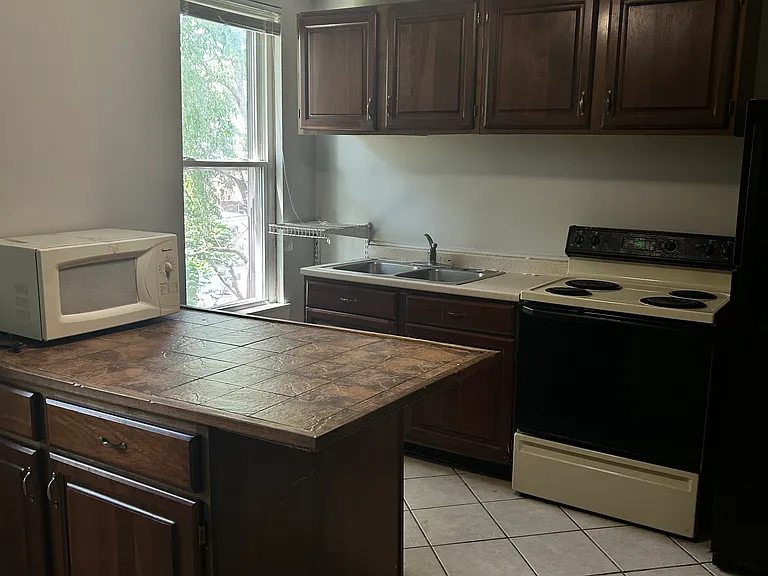 180 Oneida St #2 — Photo 5