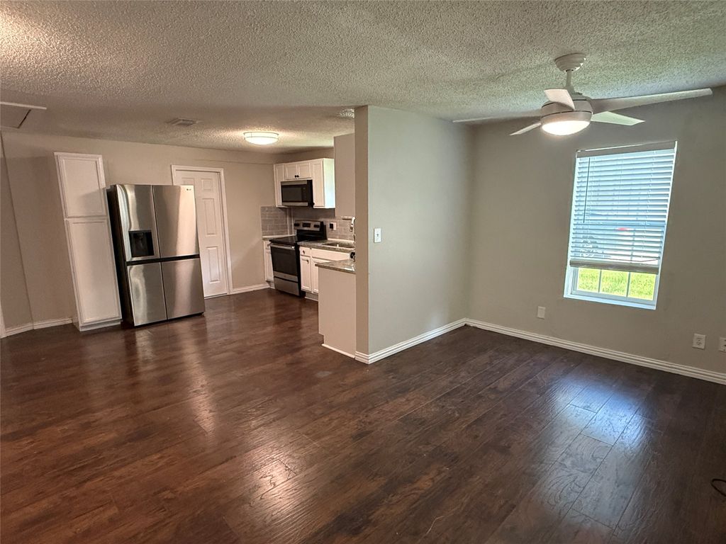 116 Griffin St, Waxahachie, TX - View 2