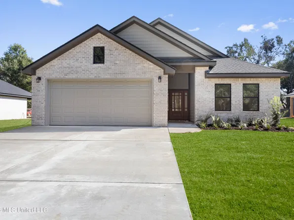 1612 Deer St, Ocean Springs, MS 39564