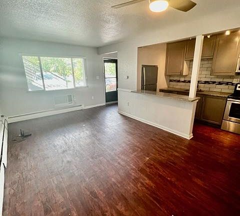 3rd image of 610 Winona Ct APT 28