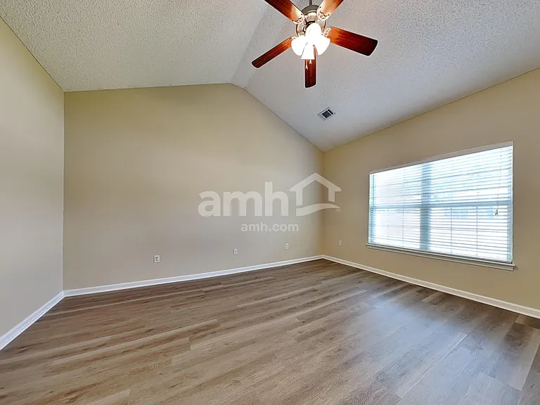 521 Amsonia Cir — Photo 9