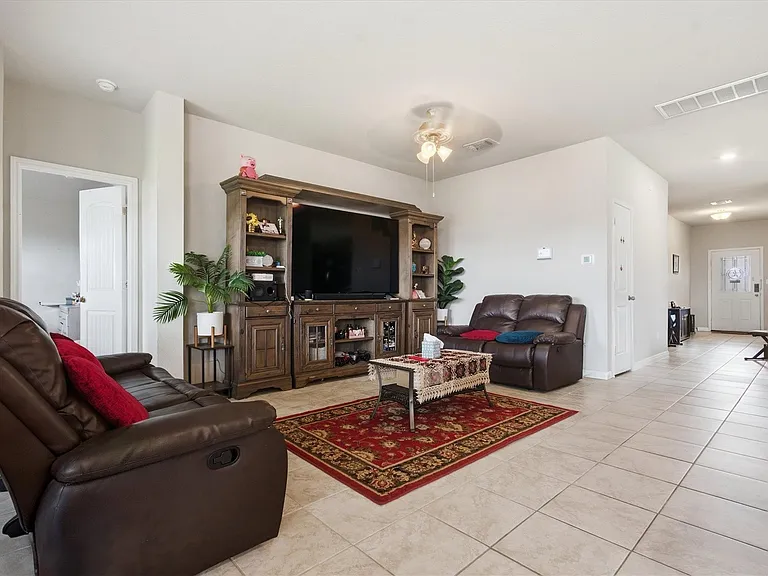 229 Cinnamon Loop — Photo 16