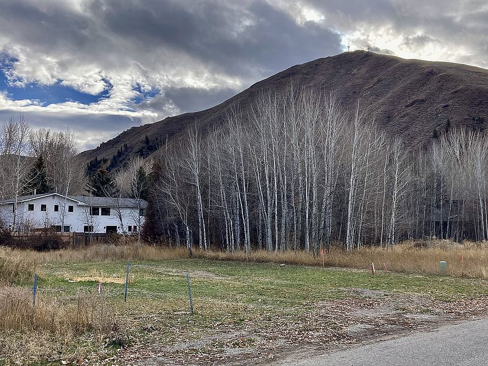 1st image of 270 W Chestnut St