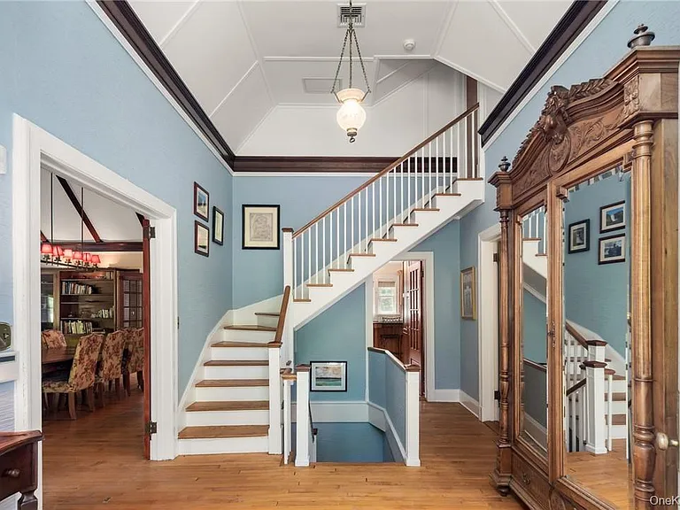 220 Croton Ave — Photo 5