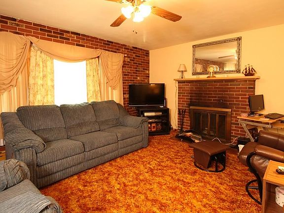 4th image of 78 Lourdes Dr