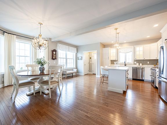 5th image of 8 Grover Avenue