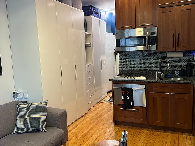438 W 49th St #2B — Photo 2