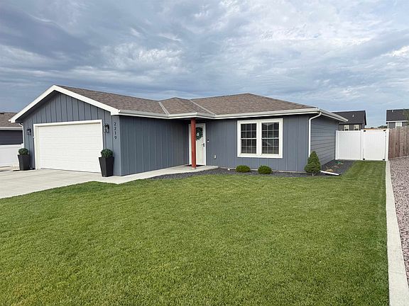 2nd image of 2219 Cumberland Dr