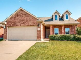 2113 Trina Dr, Fort Worth, TX 76131