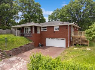 30 Clay Pike, Irwin, PA 15642