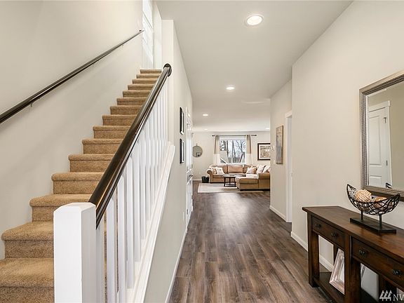 4th image of 720 77th Dr SE