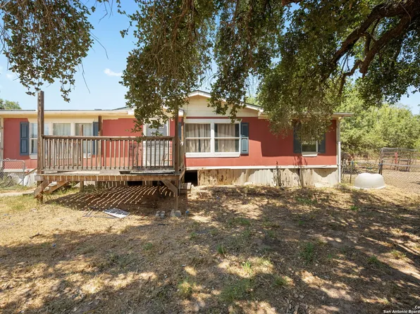 935 PRICE RD, Poteet, TX 78065