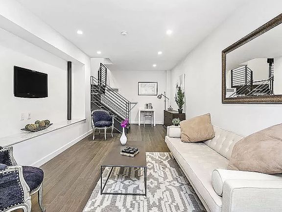 4th image of 44 E End Ave #Townhouse1