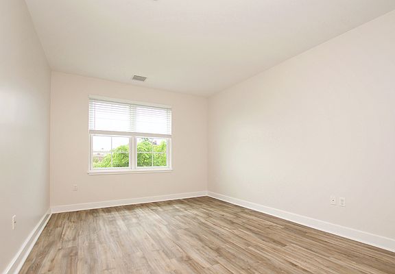 5th image of 26 New Derby St Unit 206