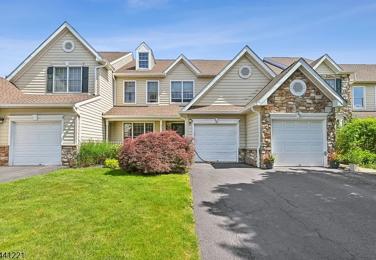 233 Patriot Hill Dr — Photo 1
