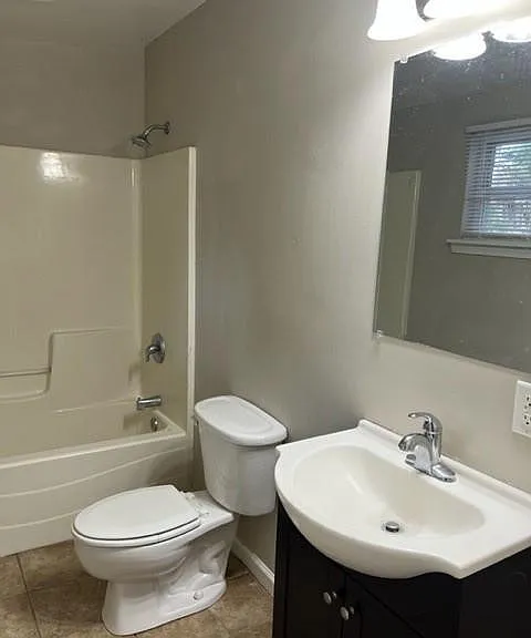 1406 Monck St — Photo 5