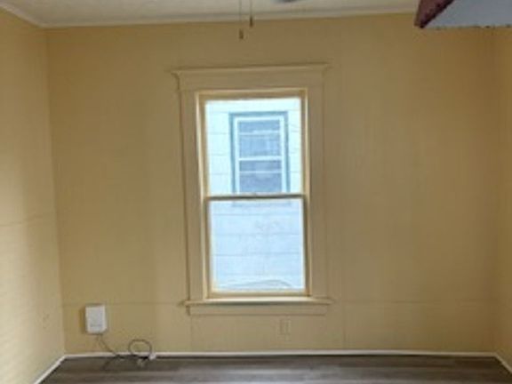 2nd image of 1019 W 5th St