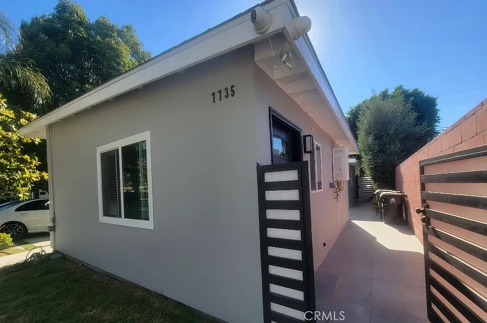 1 bed, 429 sqft, $2,200 — Photo 2
