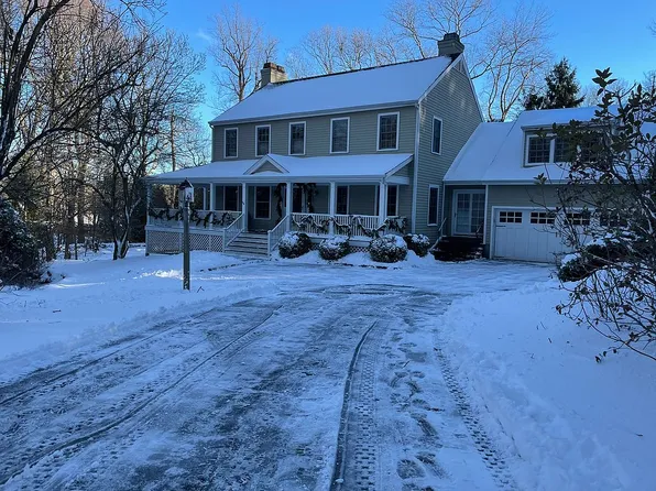 36 Barton Ln, Cos Cob, CT 06807