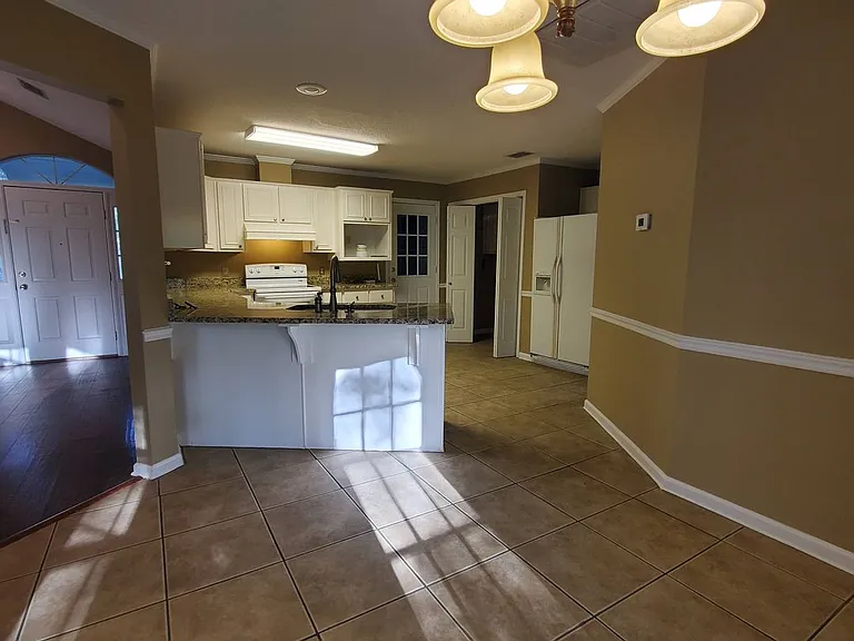 2403 Spring Valley Cir — Photo 3