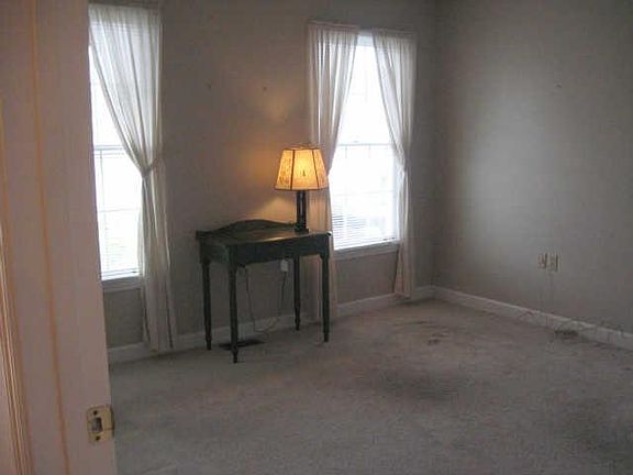3rd image of 719 Mount Carmel Pl