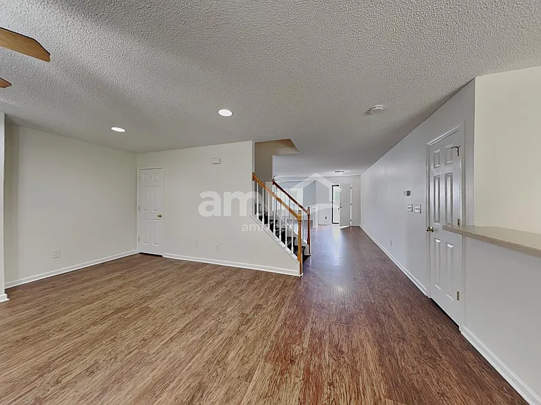 2305 Apple Glen Ln — Photo 8