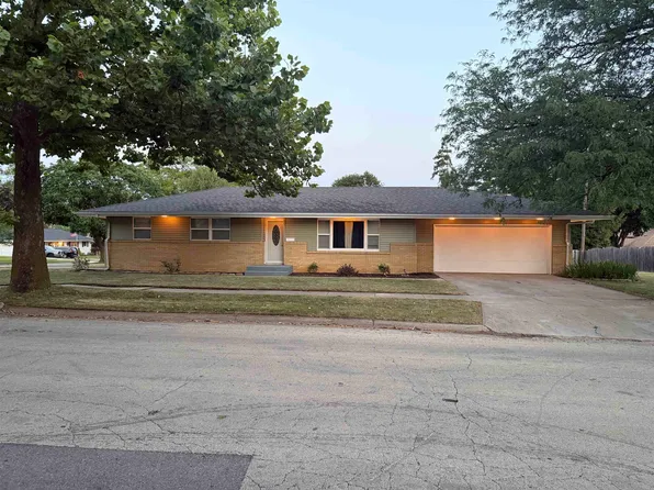 2205 Wyoming Dr, Rockford, IL 61108