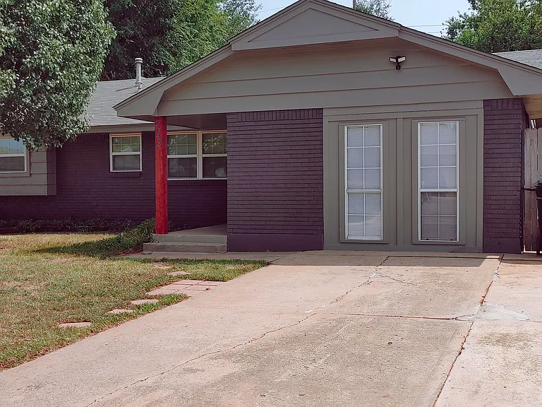 712 W Main St — Photo 17