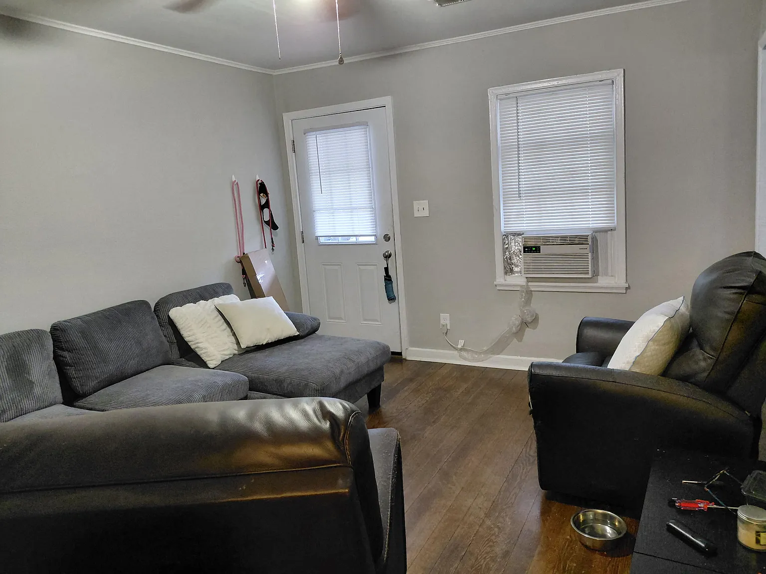 2 bed, 830 sqft, $1,300 — Photo 2