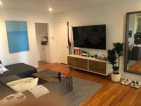 5th image of 1250 Stanford St #1