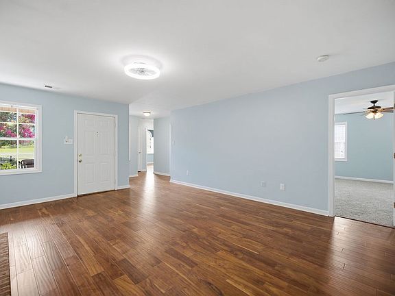 5th image of 109 Ashley Oaks Ln