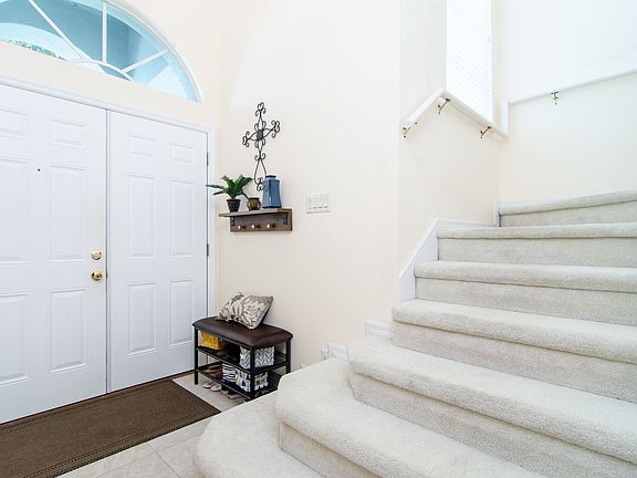 4th image of 553 Hampshire Ln