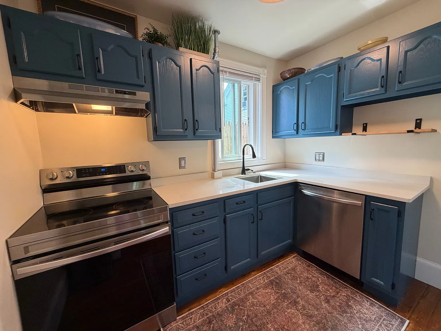 3 bed, 1.5 bath, 1350 sqft, $2,800 — Photo 4