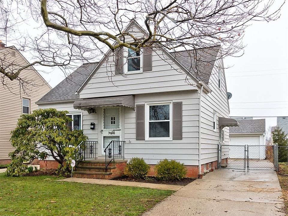 1st image of 371 E 322nd St