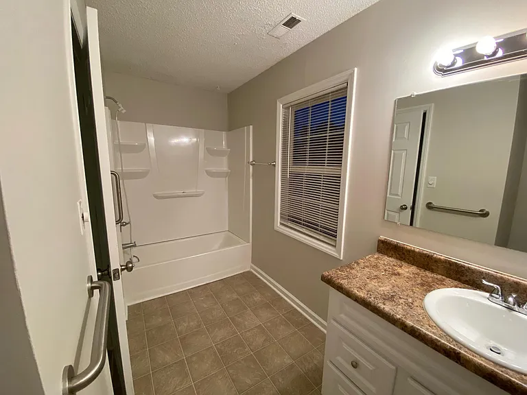 Large Full Bath