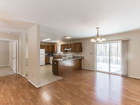 3rd image of 44246 Old Mill Hill Rd