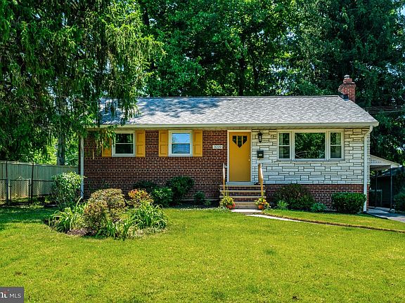 2nd image of 3219 Norfolk Ln