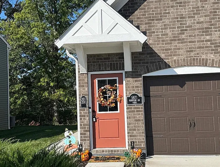 5871 Parkview Ln #300 — Photo 2