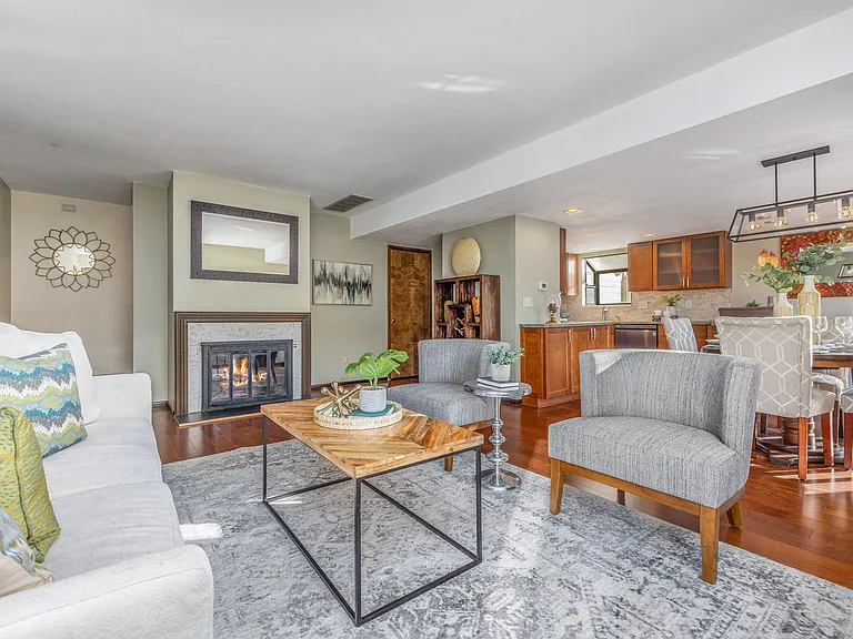 2228 E Roanoke Dr — Photo 8