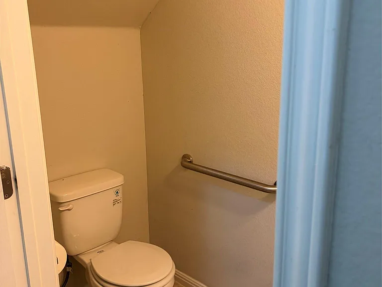 372 Eagle Brook Ln — Photo 10