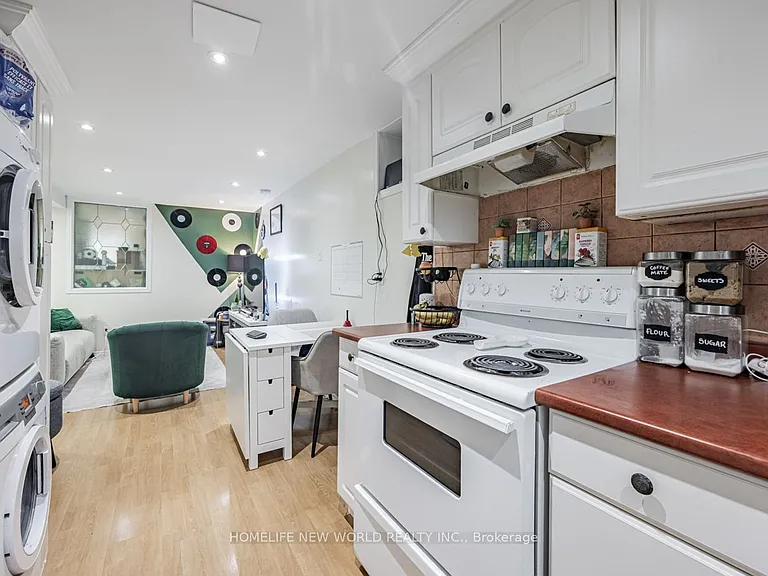 669 Woodbine Ave #LOWER — Photo 9