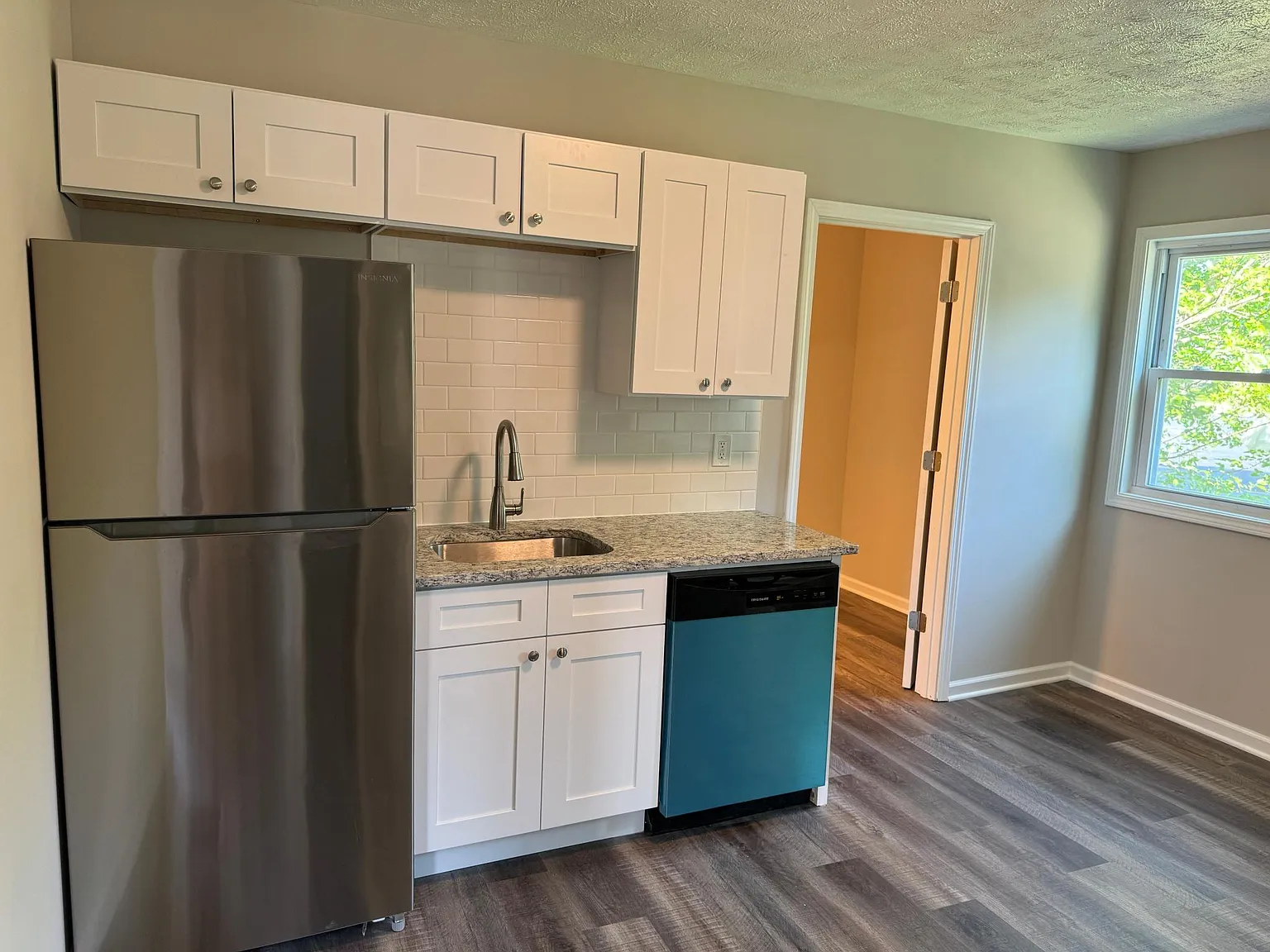 2 bed, 1040 sqft, $1,250 — Photo 2