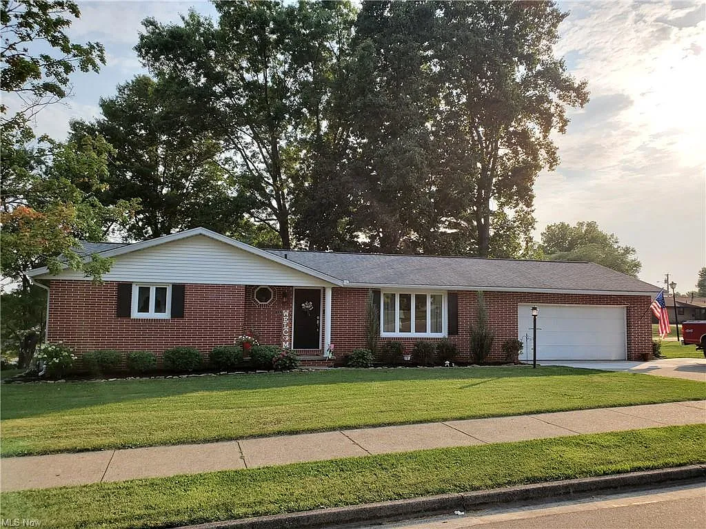 132 Hillside Dr photo 1