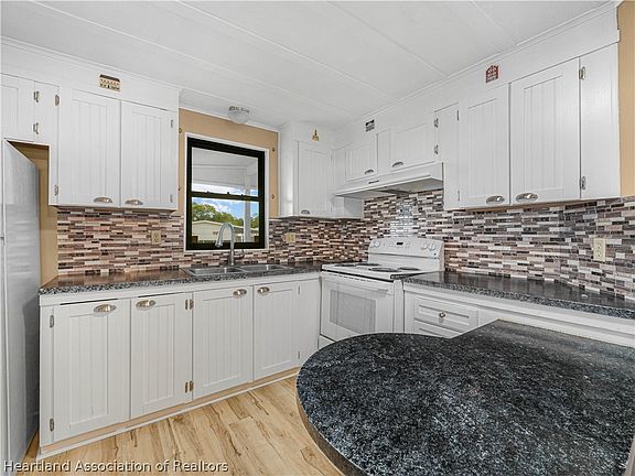 4th image of 1544 Saint Thomas Ave
