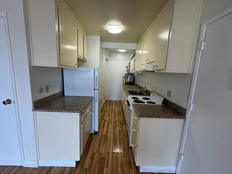 Kitchen of unit #4